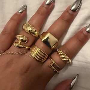 6 Gold Rings